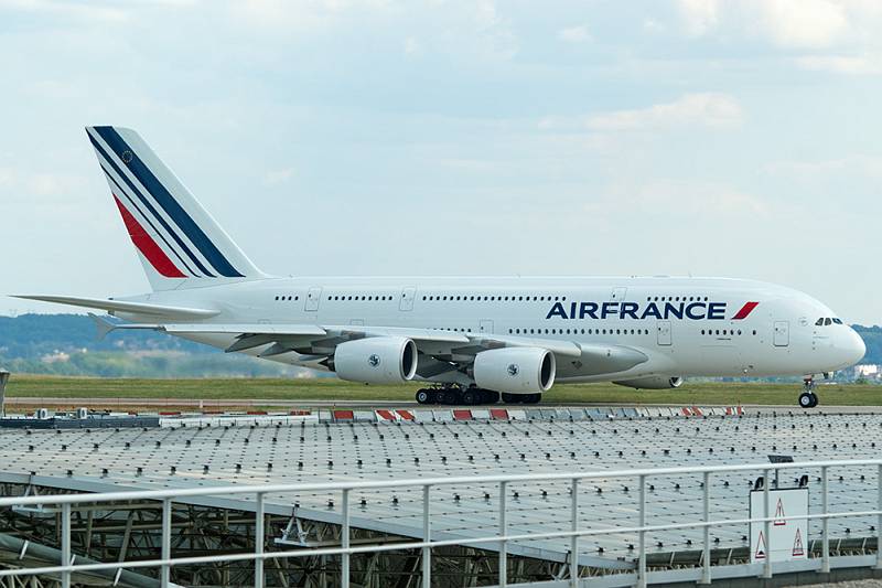 http://www.photo-phil.org/planepictures/CDGAMSLPI-04.jpg