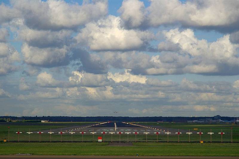 http://www.photo-phil.org/planepictures/CDGAMSLPI-17.jpg