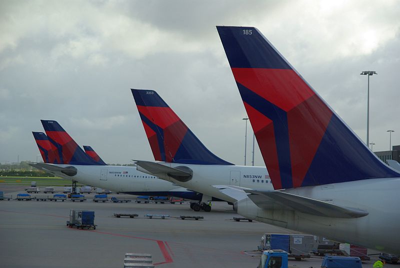 http://www.photo-phil.org/planepictures/LPIAMSJFK07.jpg