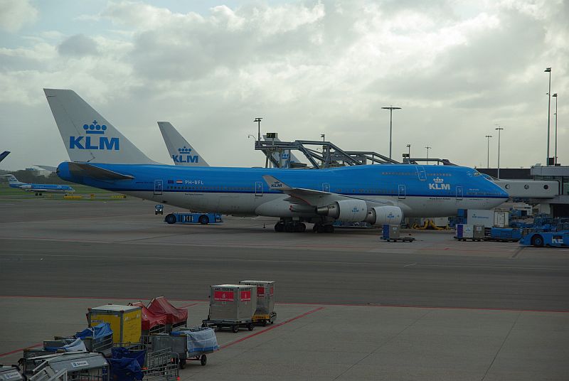 http://www.photo-phil.org/planepictures/LPIAMSJFK09.jpg
