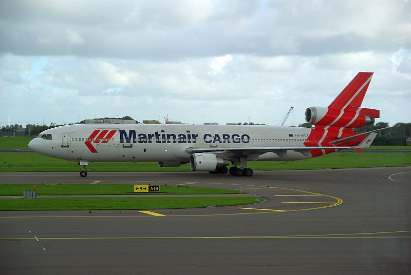 http://www.photo-phil.org/planepictures/LPIAMSJFK14.jpg