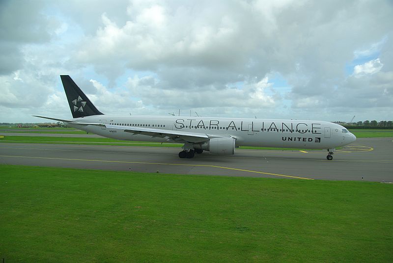 http://www.photo-phil.org/planepictures/LPIAMSJFK15.jpg