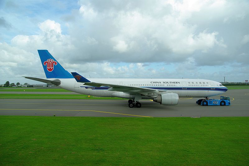 http://www.photo-phil.org/planepictures/LPIAMSJFK16.jpg