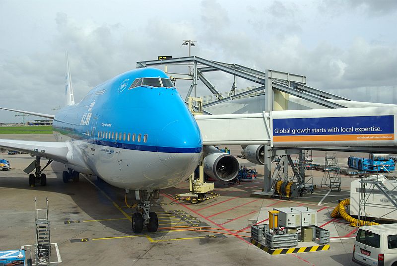 http://www.photo-phil.org/planepictures/LPIAMSJFK26.jpg