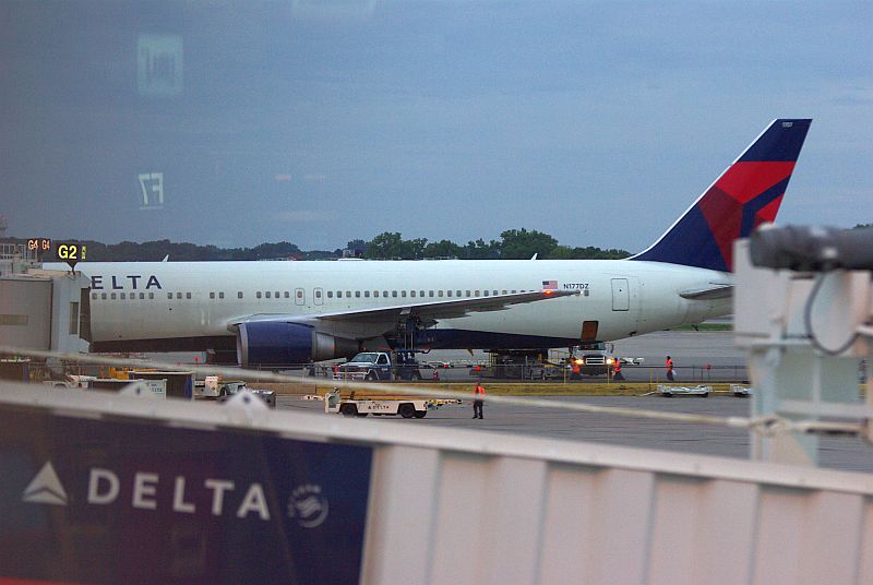 http://www.photo-phil.org/planepictures/MSPAMSLPI09.jpg